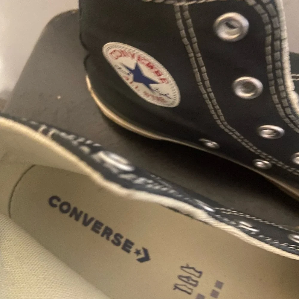 Boys Black High-Top Sneakers converse size 1.5